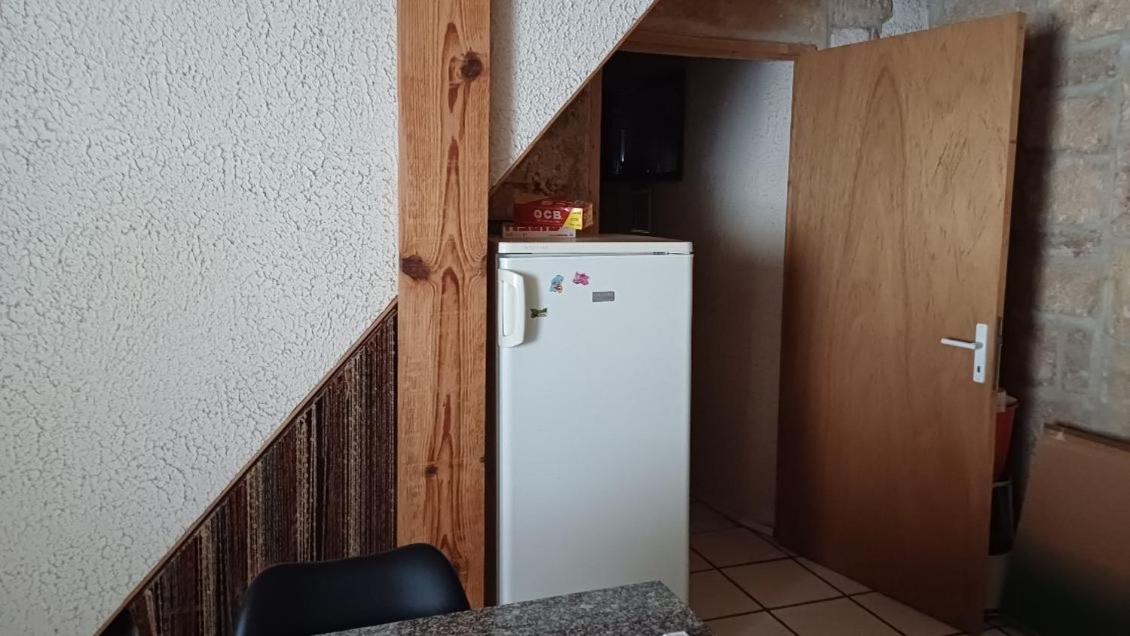 Appartement Chaleureux Dans Une Maison En Pierre Mireval Exterior photo